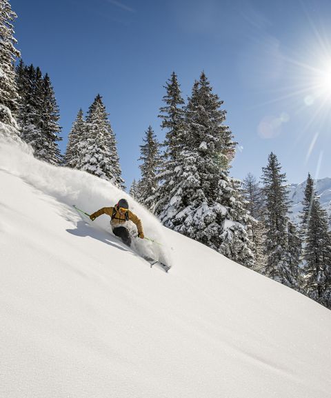 Skifahrer im Tiefschnee - Salzburger Land