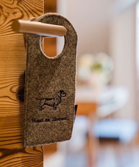 Hunde Türanhänger - Hundehotel - 4 Sterne Hotel Bergzeit