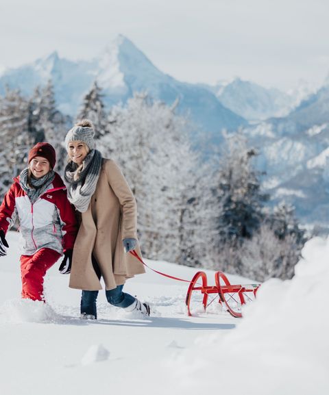 Familie mit Rodel - Salzburger Land